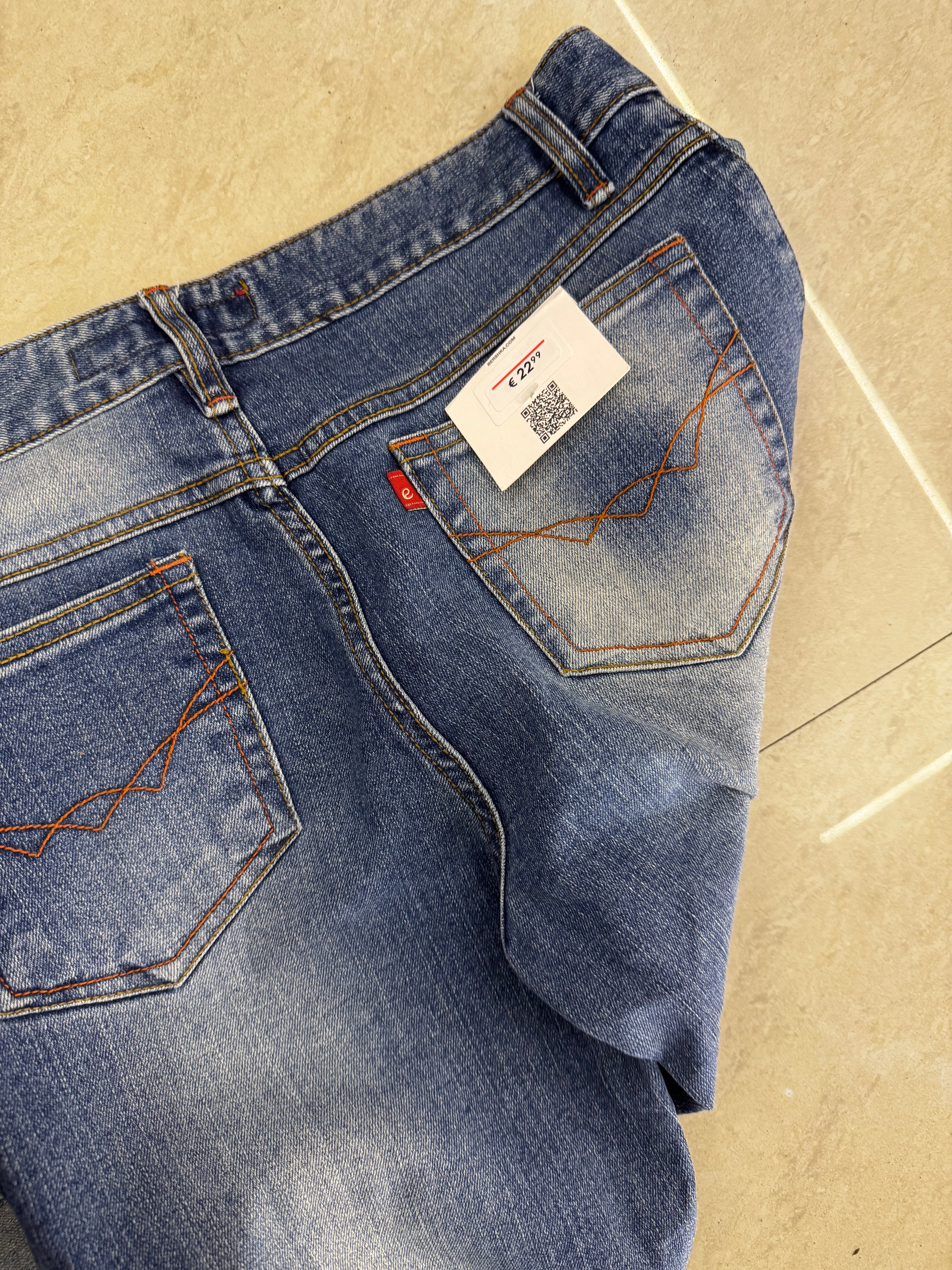 10) Vintage jeans 30 waist/l:38/highwaist:10/hips 34-35