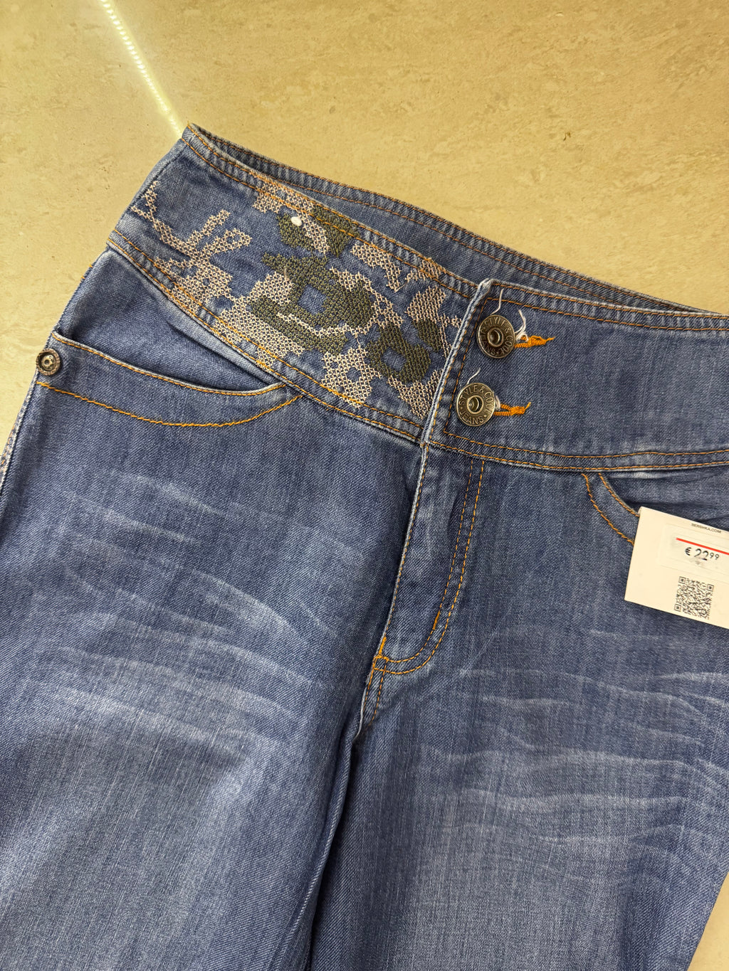 8) Vintage Jeans waist:26/l:38/inceam:9/hips:34